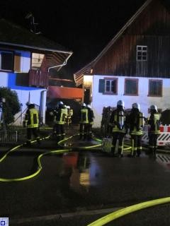 In der Mühlenstraße hat es vergangene Nacht in einem Lagerraum gebrannt. Kräfte der Feuerwehren Biberach und Zell a.H. waren im Einsatz.